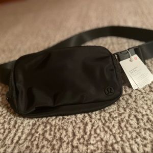 *NEW* LULULEMON 🍋 BLACK EVERYWHERE BELT BAG FANNY